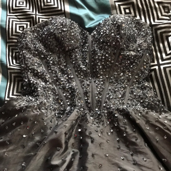 PROM DRESS - Picture 2 of 5